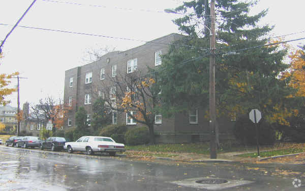 Primary Photo - Montrose Apartments