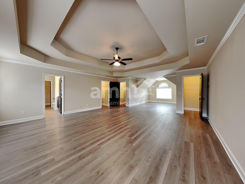 Building Photo - 554 Strawberry Walk