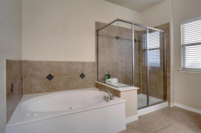 Building Photo - 4100 Comanche Dr