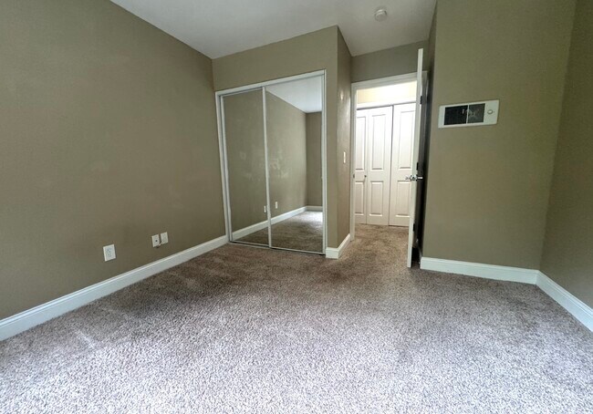 Guest Bedroom - 233 Enterprise Dr