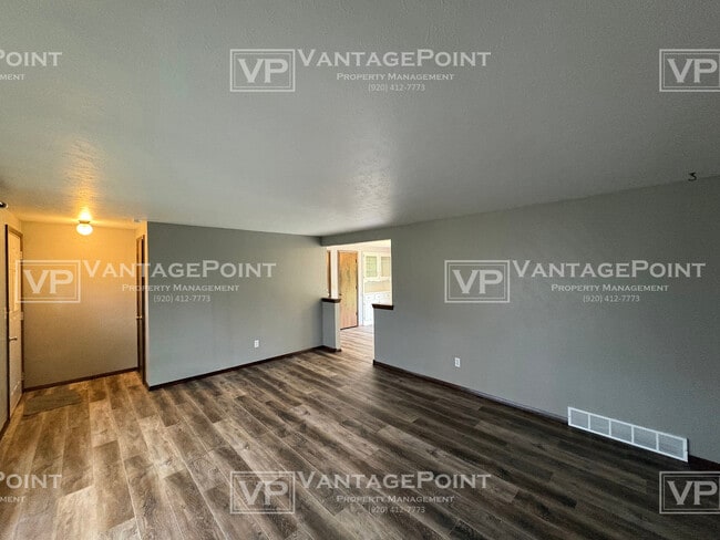Building Photo - 4220 Hillcrest Dr