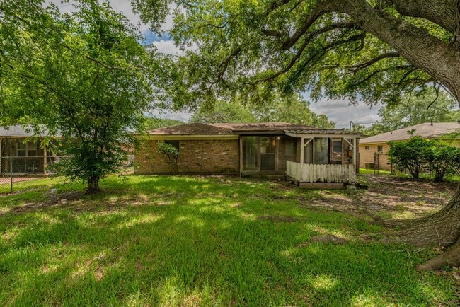 Building Photo - 450 Norvell St