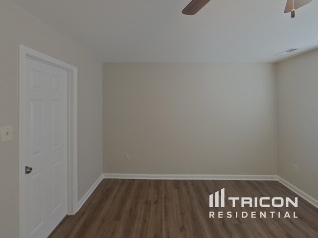 Building Photo - 9861 Greenbriar Way