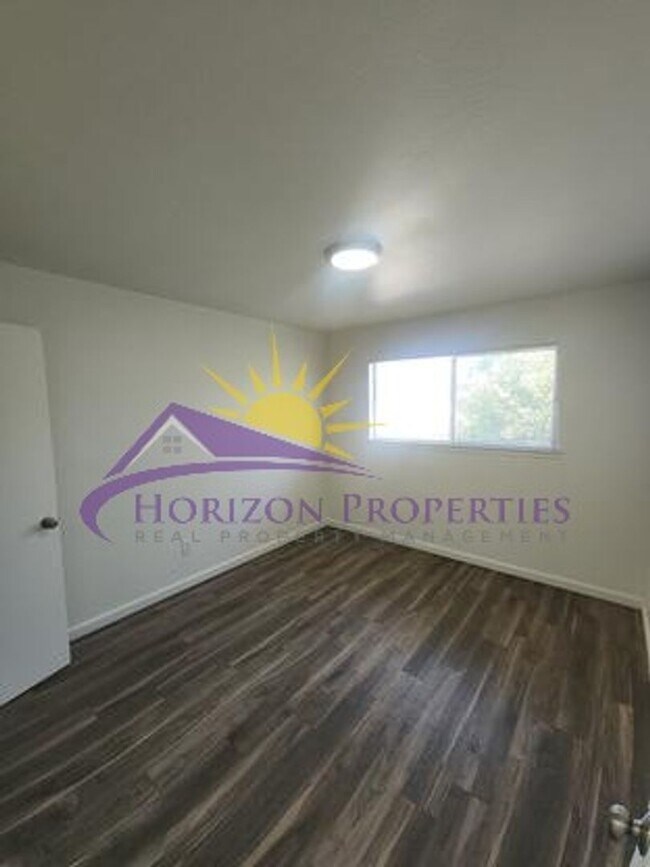 Building Photo - Cozy 1 Bed 1 Bath 700sqft Fourplex in North Sacramento