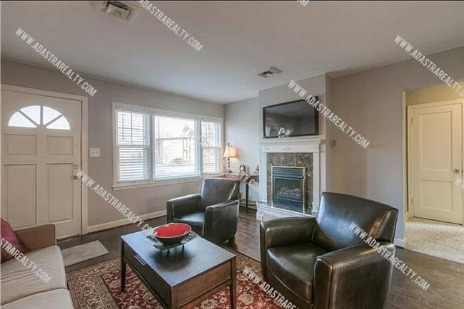 Building Photo - Beautiful Roeland Park Ranch-Available NOW!!