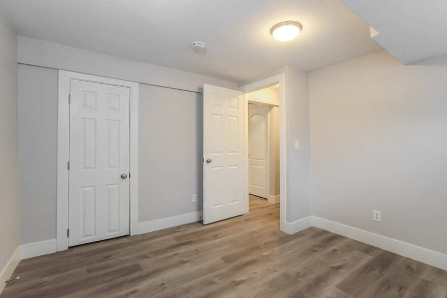 Building Photo - 5166 Cobble Cir