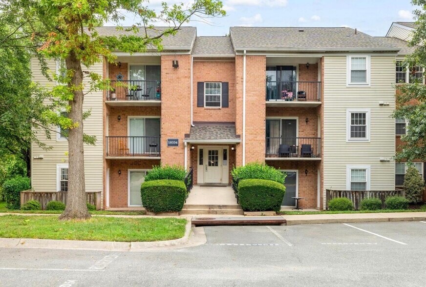Building Photo - 18334 Streamside Dr