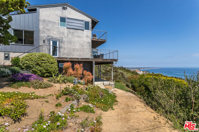 Building Photo - 32701 Vista De Los Ondas