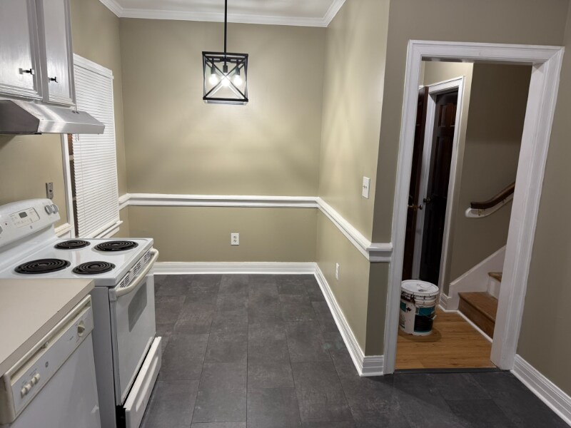 Building Photo - 2144 Rexford Rd