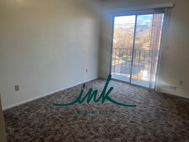 Building Photo - Lovely Gardnerville Townhome