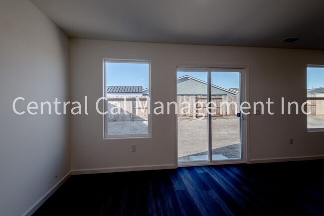 Building Photo - 4 Bedroom/2 Bath Home with Solar in the Desired Southwest - $2500 Per Month!