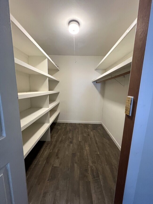 Building Photo - 325 Ferguson Ave