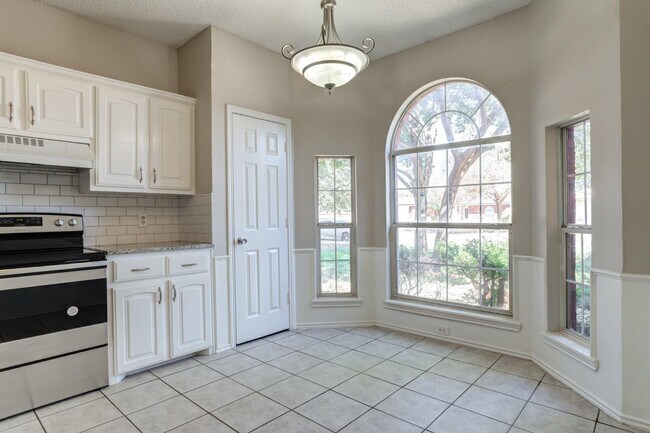 Building Photo - 6113 6th St