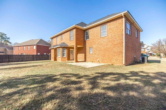 Building Photo - 104 Rosales Dr