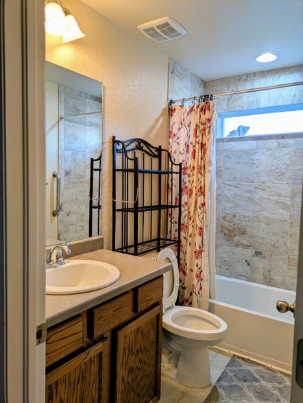 Building Photo - 323 Zuniga St