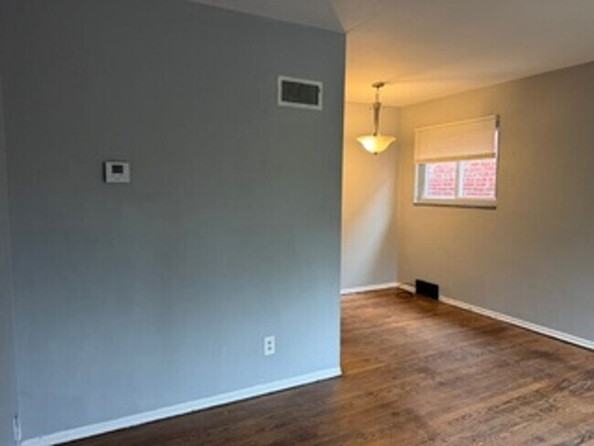 Building Photo - Move in Ready