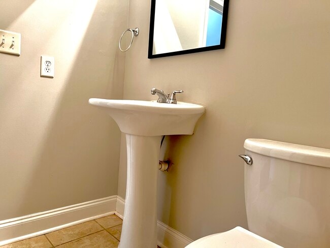 Building Photo - 406 E 31st St