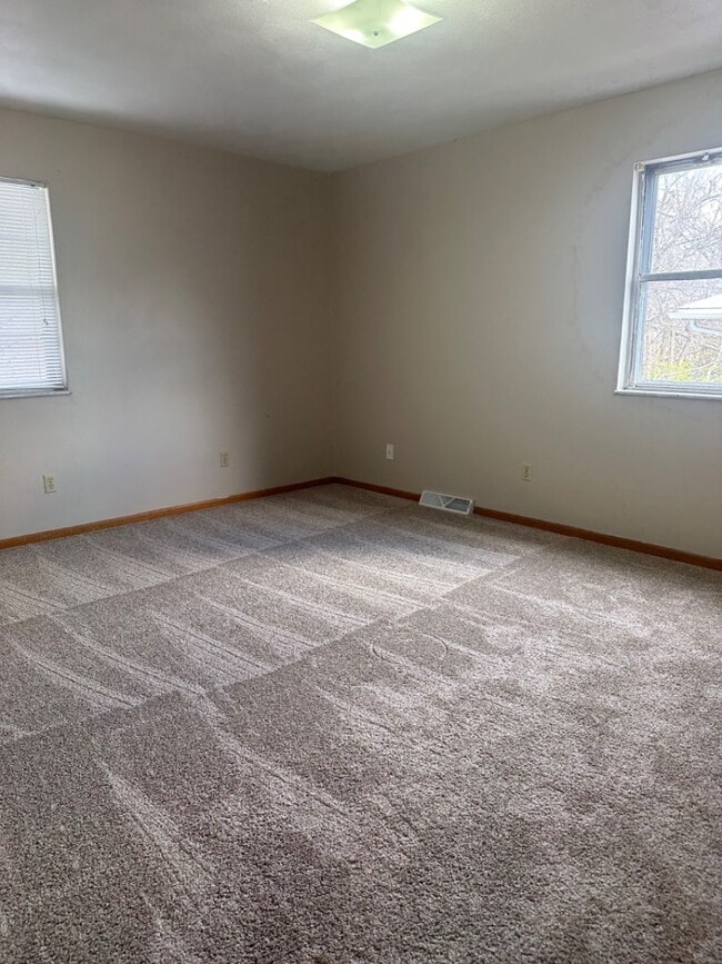 Building Photo - 450 Hutton Ln