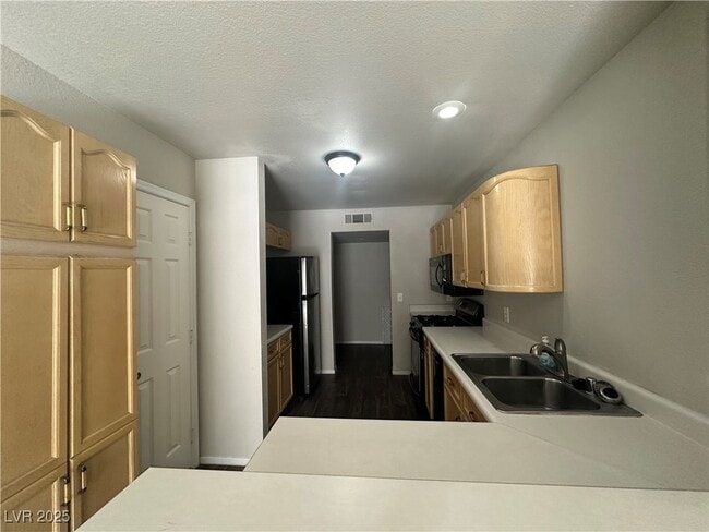 Building Photo - 2604 Ponderosa Pine Ave