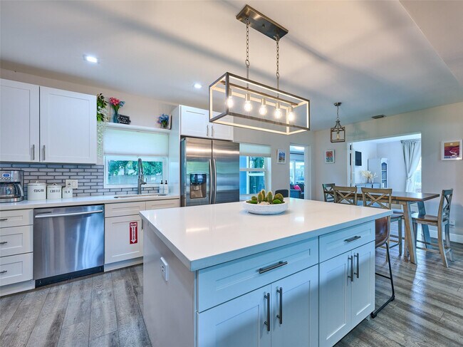 Building Photo - 801 NE 15th St