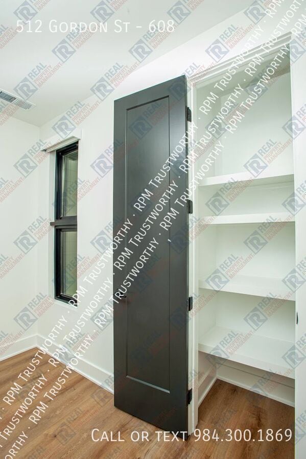 Building Photo - 512 Gordon St