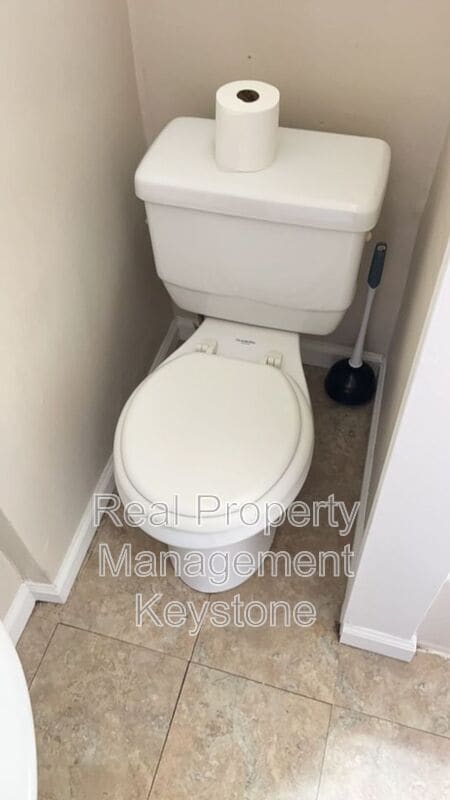 Building Photo - 33 Merritt Ave