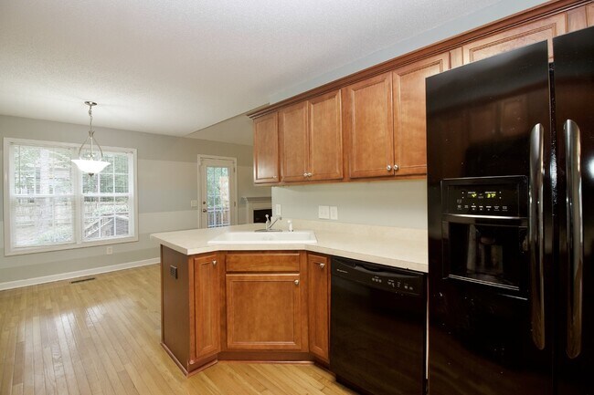 Building Photo - Great 3 bed + bonus house in Aberdeen