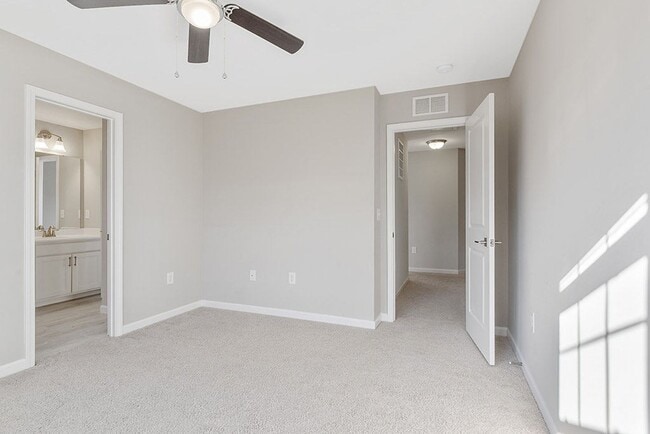 Building Photo - Great corner lot in Austin Creek with Fenced in Yard!