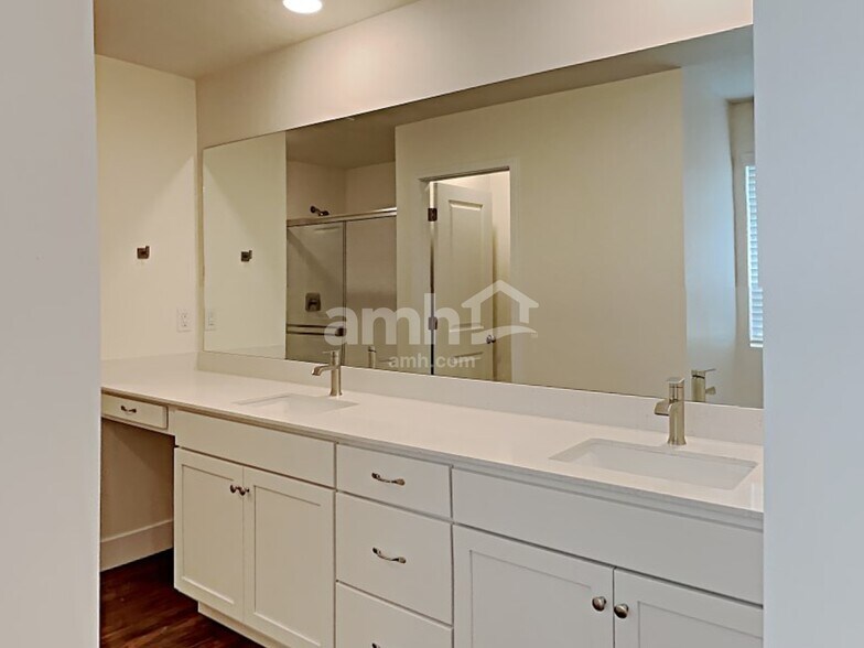 Building Photo - 9472 W Chino St