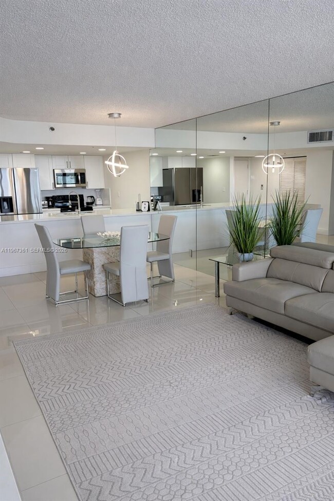 Building Photo - 1717 N Bayshore Dr