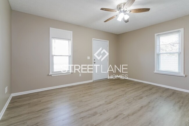 Building Photo - NOW OFFERING FIRST FULL MONTH FREE!