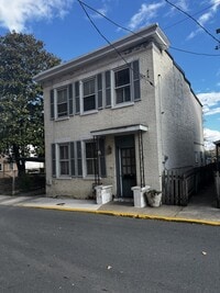 Building Photo - 121 N Spring St