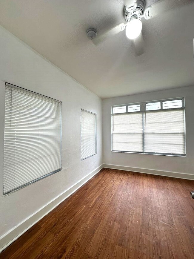 Building Photo - Huge 3 Bed House For Rent