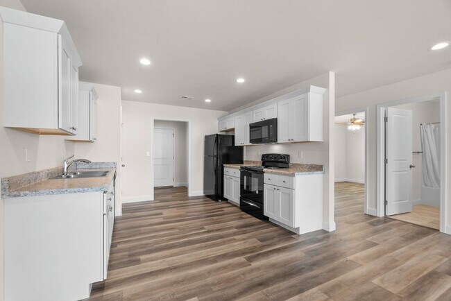 Building Photo - 867/869 Highland Point Dr