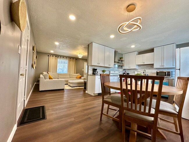 Building Photo - 4927 W Southern Ave