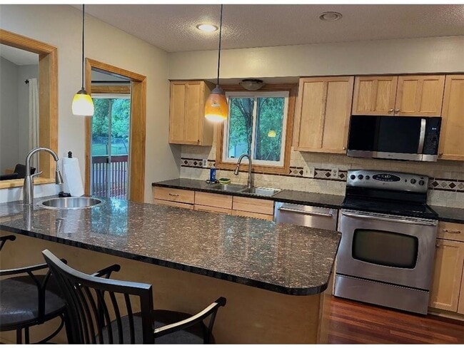 Building Photo - 1657 Helena Rd N