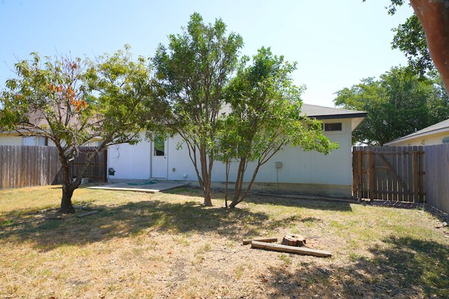 Building Photo - Great 3/2 Single Story Home Now Available ...