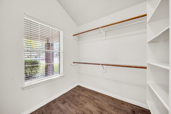 Building Photo - Well-maintained home located near Lake Conroe, offering the perfect balance of comfort & convenie...