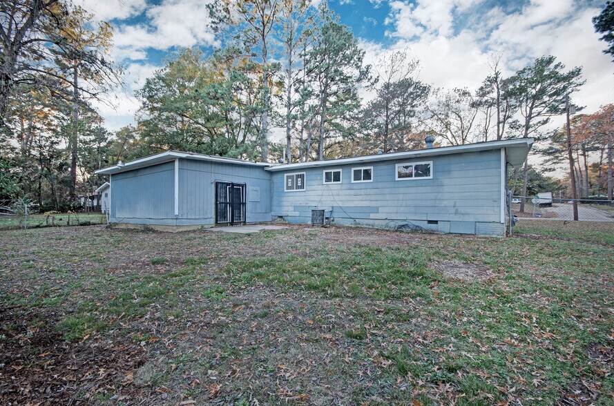 Building Photo - 4240 Azalea Dr
