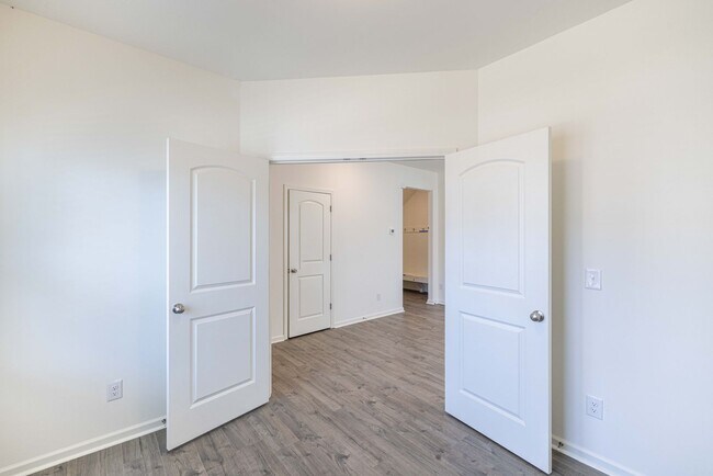 Building Photo - BEAUTIFUL 4 Bedroom Home Piedmont School D...