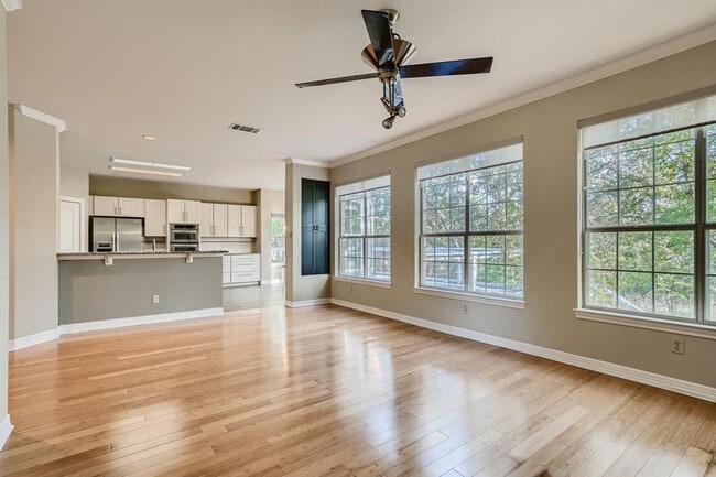 Building Photo - 9256 Scenic Bluff Dr