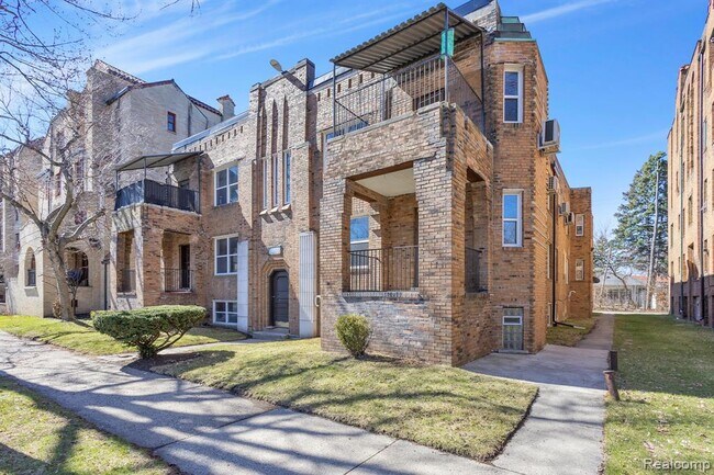 Building Photo - 17701 Manderson Rd