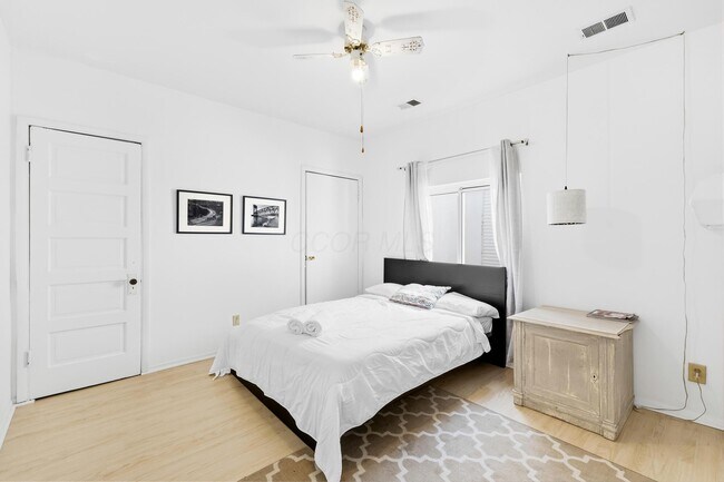 Building Photo - 854 N High St