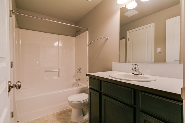 Building Photo - Beautiful 2 bedroom/1 bath home in Cottage Grove