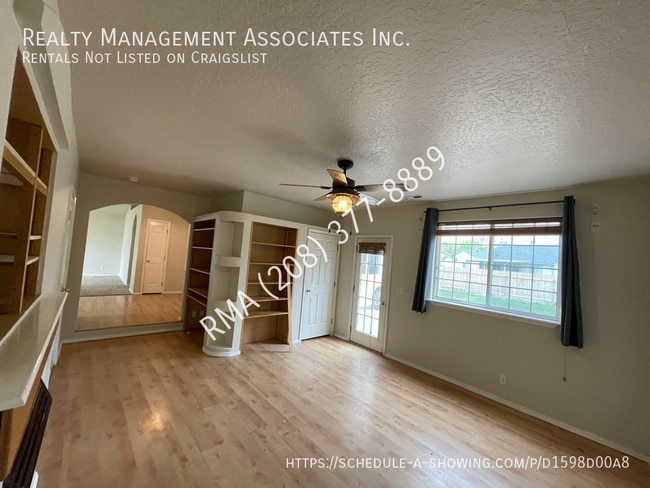 Building Photo - 623 E Woodbury Dr