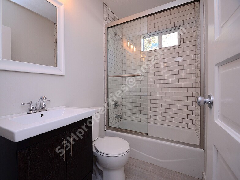 Building Photo - 2304 N 65th St