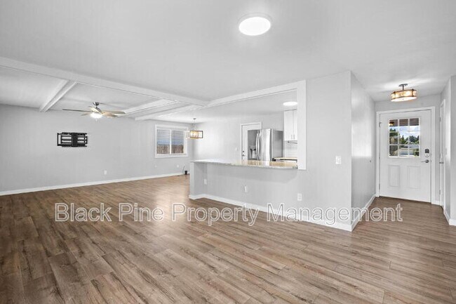 Building Photo - 5060 Chaps Pl