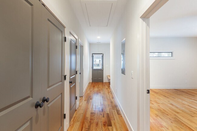 Building Photo - Conveniently Located 4bd/3ba Home Minutes From ATLBeltLine w/ Private Backyard!