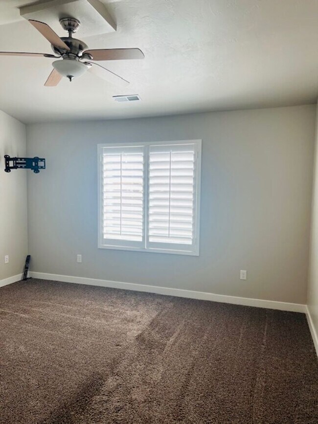 Building Photo - 505 Fox Chase Dr