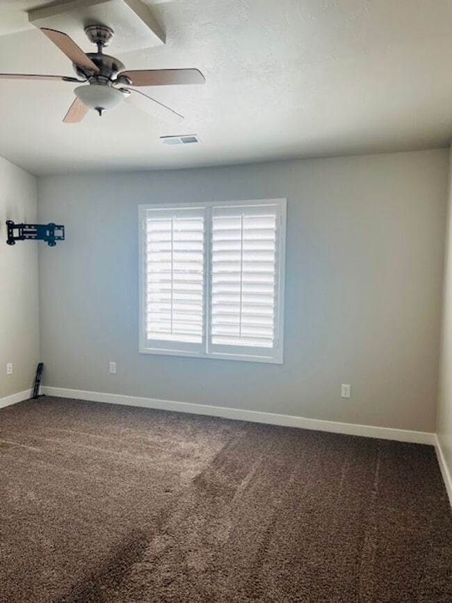 Building Photo - Beautiful home with central air and 2 car garage.